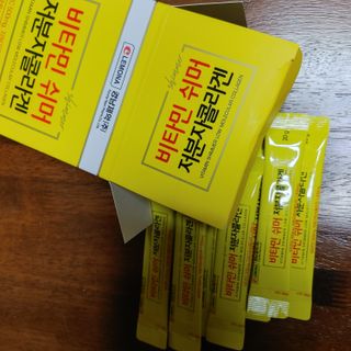 자연에온 경남제약 비타민 쉬머 저분자콜라겐 20g x 30포 — 4점을 준 리뷰어가 2021년 12월 올린 사용 사진