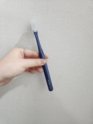 펙트럼 안티박 프리미엄 칫솔 8개입 — 5점을 준 리뷰어가 2023년 12월 올린 사용 사진