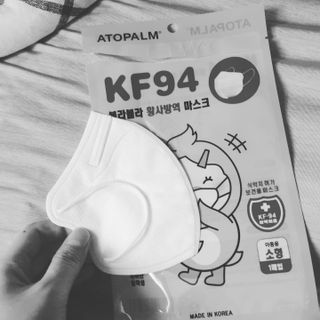 아토팜 블라블라 황사방역 마스크 KF94 — 5점을 준 리뷰어가 2021년 10월 올린 사용 사진