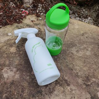 [푸푸몬스터](선물세트) 비건 펫 데오 스프레이(탈취제) 500ml (유향/무향 택 1)+산책 물통+메시지카드 — 5점을 준 리뷰어가 2022년 8월 올린 사용 사진