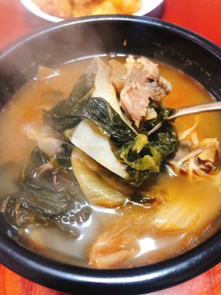 요리반상회 용문해장국 2팩 + 뚝배기 1개 — 5점을 준 리뷰어가 2021년 3월 올린 사용 사진