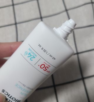리더스코스메틱 리더스 카밍 바이오틱스 선 에센스 SPF 50+ PA++++ — 5점을 준 리뷰어가 2022년 6월 올린 사용 사진