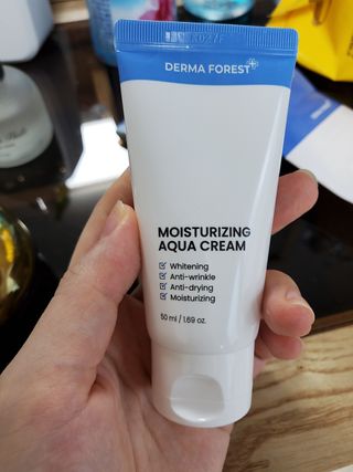 더마포레스트 모이스처라이징 아쿠아크림 / 수분크림 히알루론산 펩타이드 보습 미백 주름개선 — 4.5점을 준 리뷰어가 2021년 7월 올린 사용 사진