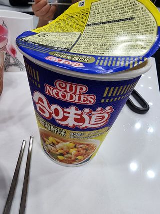 NISSIN 닛신 컵누들  4종 - 씨푸드오리지날, 씨푸드 스파이시, 씨푸드 커리, 씨푸드 XO소스 — 5점을 준 리뷰어가 2023년 2월 올린 사용 사진