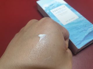 [스킨1004] 마다가스카르 센텔라 히알루-시카 워터핏 선세럼 50ml — 5점을 준 리뷰어가 2024년 5월 올린 사용 사진