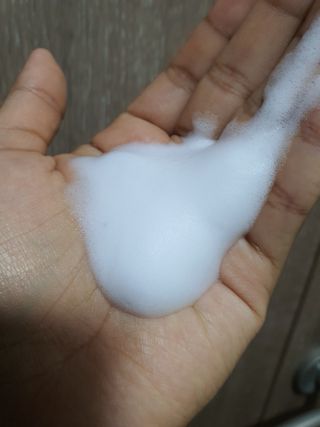 아미퓨어 [라이브] 피부장벽 강화를 위한 머랭 버블 클렌저 천연계면활성제로 온가족 사용가능 — 4.5점을 준 리뷰어가 2021년 7월 올린 사용 사진