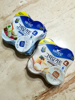 매일바이오 그릭요거트 오리지널 플레인 4개, 로스터리 커피믹스 4개 — 5점을 준 리뷰어가 2021년 12월 올린 사용 사진