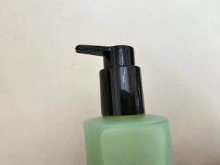 프리마인 메이크업과 들뜨는 각질까지 한방에 깐달걀로! 순하기까지한 셀베이스 그린티클렌저(200ml) — 5점을 준 리뷰어가 2023년 5월 올린 사용 사진