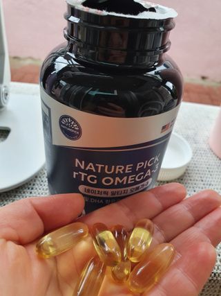 서울약사신협 네이처픽_알티지오메가3_1,205mg x 180캡슐 — 5점을 준 리뷰어가 2021년 9월 올린 사용 사진