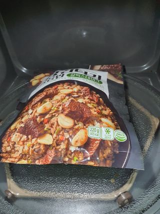 한성기업 무볼레 왕건더기 볶음밥 갈릭스테이크 — 5점을 준 리뷰어가 2021년 11월 올린 사용 사진