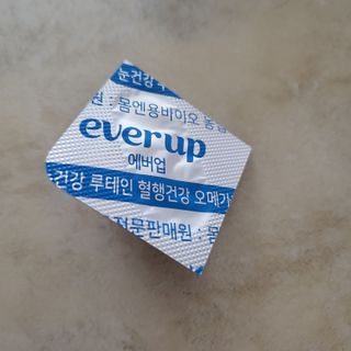 [몸엔용] 에버업 멀티비타민&미네랄, 눈건강 루테인 혈행건강 오메가3, 면역 프로바이오틱스 3종 택1 — 5점을 준 리뷰어가 2022년 4월 올린 사용 사진
