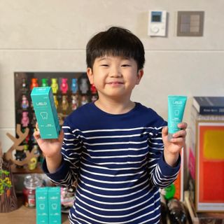 치과에서 쓰는 치약 _ 라벨제로 저불소 꼬마, 키즈, 유아, 베이비, 주니어 안전한 어린이치약 — 5점을 준 리뷰어가 2022년 11월 올린 사용 사진