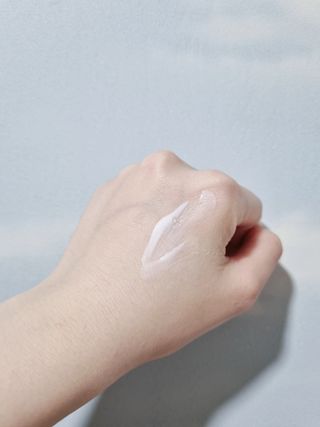 [스킨1004] 마다가스카르 센텔라 히알루-시카 워터핏 선세럼 50ml — 5점을 준 리뷰어가 2024년 5월 올린 사용 사진