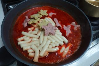 빨간키트 떡볶이 밀키트 2~3인분 매운맛 국물 떡볶이 만들기 쉬운 황금 레시피 분말 소스로 간편한 요리 — 5점을 준 리뷰어가 2021년 8월 올린 사용 사진