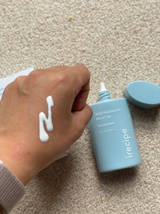 아이레시피 마일드 히알루로닉 모이스트 업 선스크린 SPF50+ PA++++ — 5점을 준 리뷰어가 2023년 6월 올린 사용 사진