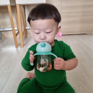 유비맘 트라이탄 코니빨대컵_컬러 랜덤 발송 — 4.5점을 준 리뷰어가 2021년 4월 올린 사용 사진