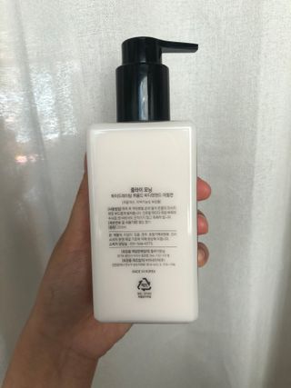 줄라이 모닝 _ JULY MORNING 줄라이모닝 하이드레이팅 퍼퓸드 바디앤핸드 에멀젼 — 5점을 준 리뷰어가 2022년 3월 올린 사용 사진