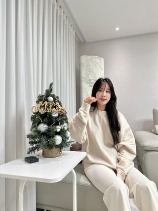 MAPLESYRUPFACTORY 메이플 피그먼트 맨투맨 8.COL — 5점을 준 리뷰어가 2022년 12월 올린 사용 사진
