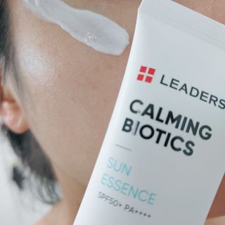 리더스코스메틱 리더스 카밍 바이오틱스 선 에센스 SPF 50+ PA++++ — 3점을 준 리뷰어가 2022년 7월 올린 사용 사진