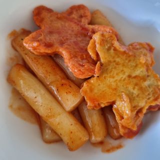 빨간키트 떡볶이 밀키트 2~3인분 매운맛 국물 떡볶이 만들기 쉬운 황금 레시피 분말 소스로 간편한 요리 — 4점을 준 리뷰어가 2021년 10월 올린 사용 사진