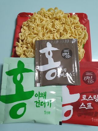 [풀무원] 자연은맛있다 정면, 백면, 홍면  세트 — 5점을 준 리뷰어가 2021년 4월 올린 사용 사진