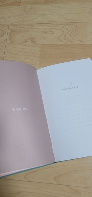 리훈 2024년 하고싶은말다이어리 만년형(위클리/데일리 중 택 1) — 5점을 준 리뷰어가 2023년 9월 올린 사용 사진