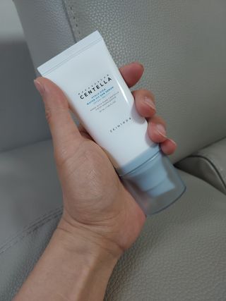 MF[스킨1004] 마다가스카르 센텔라 히알루-시카 워터핏 선세럼 50ml — 5점을 준 리뷰어가 2024년 5월 올린 사용 사진