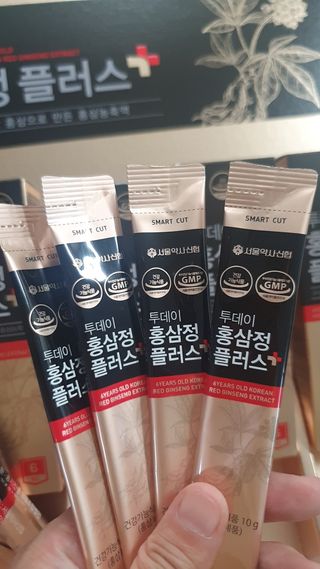 서울약사신협_투데이홍삼정플러스스틱_10g x 60포 — 5점을 준 리뷰어가 2021년 6월 올린 사용 사진