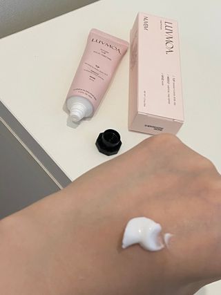 러브모아 향수 고체향수 승무원 고체향수 바르는 향수 니치향수 도손 우드세이지 앤 씨솔트 — 5점을 준 리뷰어가 2022년 10월 올린 사용 사진