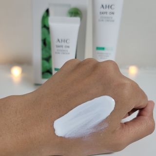 [AHC] 세이프온 에센스 선크림 올리브영 스페셜 증정 기획세트 — 4점을 준 리뷰어가 2022년 6월 올린 사용 사진