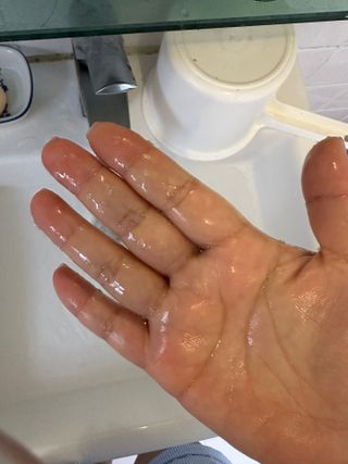 프리마인 메이크업과 들뜨는 각질까지 한방에 깐달걀로! 순하기까지한 셀베이스 그린티클렌저(200ml) — 5점을 준 리뷰어가 2023년 5월 올린 사용 사진