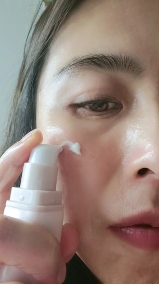 프리마인 선크림만 바꿨을 뿐인데 매일 물 2L챙겨먹고 기초케어 완벽하게 한 물빛피부 완성,셀라브UV프로텍터 — 4.5점을 준 리뷰어가 2023년 6월 올린 사용 사진