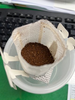 커스프 드립백 커피 G1원두 버라이어티팩 12g 12개입 — 5점을 준 리뷰어가 2022년 8월 올린 사용 사진