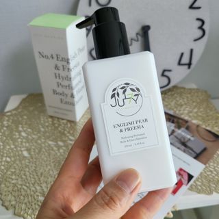 줄라이 모닝 _ JULY MORNING 줄라이모닝 하이드레이팅 퍼퓸드 바디앤핸드 에멀젼 — 5점을 준 리뷰어가 2021년 12월 올린 사용 사진