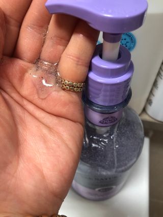 벨먼 내추럴스파 수분광채 스크럽 바디워시 600ml 5종 — 5점을 준 리뷰어가 2022년 5월 올린 사용 사진