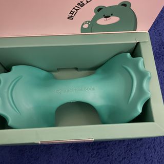 힐니스북 [힐마이넥]   거북목 통증완화를 위한 휴대용 목 안마기 — 5점을 준 리뷰어가 2022년 12월 올린 사용 사진