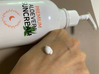 [닥터문] 프리미엄 알로에베라 선크림 500ml — 5점을 준 리뷰어가 2022년 7월 올린 사용 사진