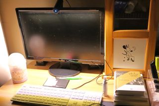TOMO GRAPHY 나 있을땐 환한 조명 나 없을땐 확실한 살균 ★ DESK LIGHT & STERILIZER [ON] ★ — 5점을 준 리뷰어가 2022년 1월 올린 사용 사진