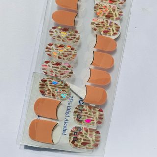 [네일가게] 햇빛에 닿으면 색이 변하는 신기한 햇살 반전 네일스티커_B — 5점을 준 리뷰어가 2021년 8월 올린 사용 사진