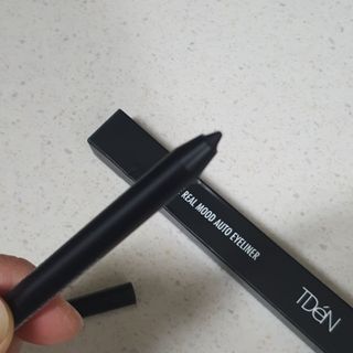 틸디앤 메이크 리얼무드 오토 아이라이너 — 4.5점을 준 리뷰어가 2021년 12월 올린 사용 사진