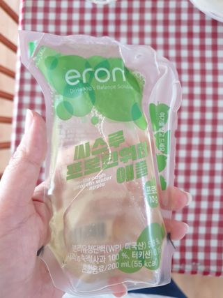 이롬 씨스루 프로틴워터 사과, 자몽 200ml x 12입 — 4점을 준 리뷰어가 2022년 9월 올린 사용 사진