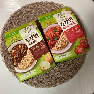 [풀무원] 식물성 저당질식 세트, 두부면 매콤라구파스타와 두부면 직화짜장 — 5점을 준 리뷰어가 2021년 3월 올린 사용 사진