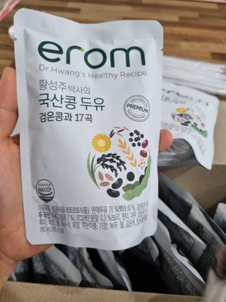 이롬 황성주 박사의 국산콩 두유 검은콩과 17곡 프리미엄 — 5점을 준 리뷰어가 2021년 5월 올린 사용 사진