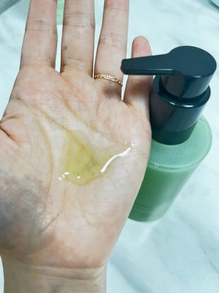 프리마인 메이크업과 들뜨는 각질까지 한방에 깐달걀로! 순하기까지한 셀베이스 그린티클렌저(200ml) — 4점을 준 리뷰어가 2023년 4월 올린 사용 사진