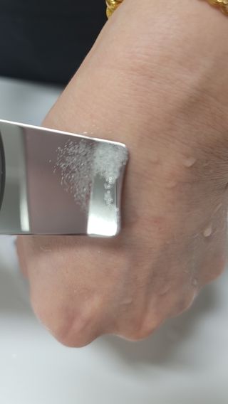 디하우트 랩 4 in 1 갈바닉 아쿠아 워터 필링기 스킨스크러버 — 5점을 준 리뷰어가 2021년 11월 올린 사용 사진
