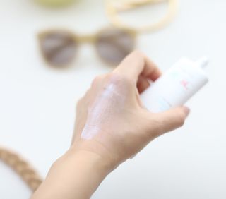 리더스코스메틱 리더스 카밍 바이오틱스 선 에센스 SPF 50+ PA++++ — 5점을 준 리뷰어가 2022년 6월 올린 사용 사진
