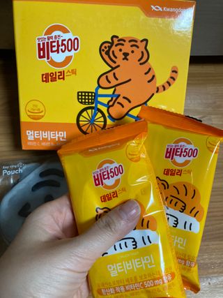 광동생활건강 [광동] 비타500데일리스틱 수능 패키지 (70+굿즈) 뚱랑이 수능엽서+쇼핑백 — 5점을 준 리뷰어가 2022년 11월 올린 사용 사진