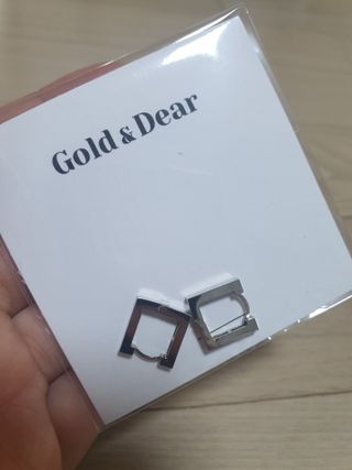 [골드앤디어] 14K 사각 네모 원터치 귀걸이_3color — 5점을 준 리뷰어가 2021년 6월 올린 사용 사진