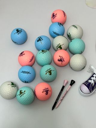 더위치골프(thewitchgolf) 프리미엄 골프 공 더위치골프 매트 펄 컬러의 3피스볼 더위치골프 골프볼 선물세트 — 5점을 준 리뷰어가 2023년 9월 올린 사용 사진
