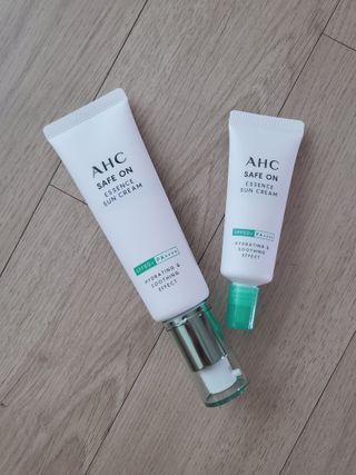 [AHC] 세이프온 에센스 선크림 올리브영 스페셜 증정 기획세트 — 4점을 준 리뷰어가 2022년 6월 올린 사용 사진